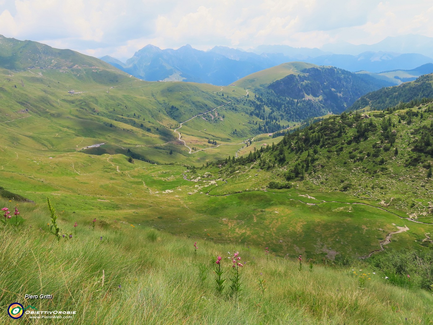 64 Bella vista sulla Piana dell'Acqua Nera, da dove siam passati in salita.JPG